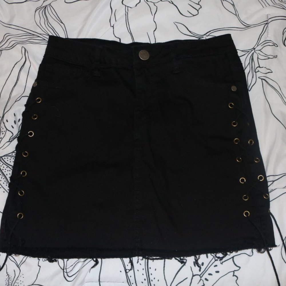 WINDSOR DISTRESSED MINI BLACK SKIRT